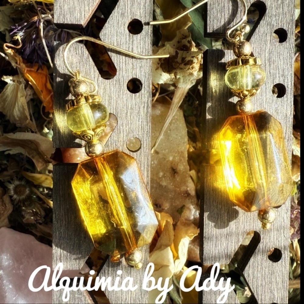 Gold long citrine Vintage style earrings
